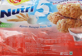 Thu hơn 2.000 sản phẩm bánh nhập khẩu hết hạn sử dụng