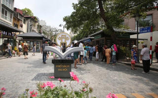 Niêm yết Bộ quy tắc ứng xử nơi công cộng tại Phố sách