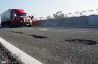 Đường hỏng do... trời mưa