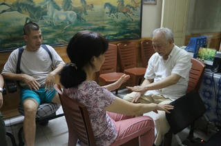 Bác sĩ nửa đời người chữa bệnh miễn phí cho dân nghèo