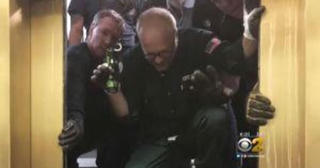 Thang máy rơi tự do hơn 80 tầng ở Mỹ, thai phụ thoát chết thần kỳ