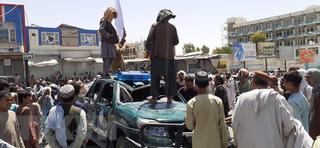 Quyền lãnh đạo Afghanistan được chuyển giao cho hội đồng chuyển tiếp