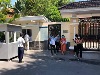 Học phí tăng, phụ huynh phản đối