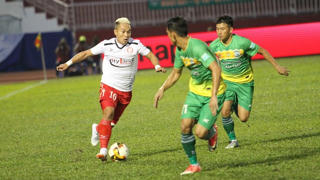 Trọng tài ngoại sẽ điều khiển một số trận đấu ở hai vòng cuối V-League 2018