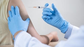 Đề xuất người nhập cảnh tiêm đủ vaccine chỉ cách ly tại nhà 3 ngày