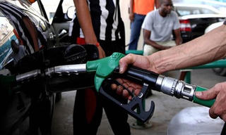 Giá xăng tăng thêm 518 đồng/lít