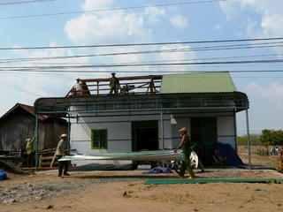 Gió lốc tốc mái hàng chục nhà dân, thiệt hại hàng trăm triệu đồng