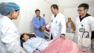 80 y bác sĩ nước ngoài đến Việt Nam khám, chữa bệnh miễn phí