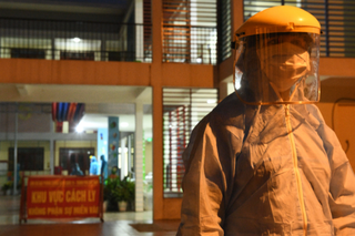 [VIDEO] Nhân viên y tế xuyên đêm truy vết các F1