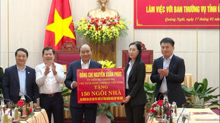 Chủ tịch nước Nguyễn Xuân Phúc làm việc với lãnh đạo tỉnh Quảng Ngãi