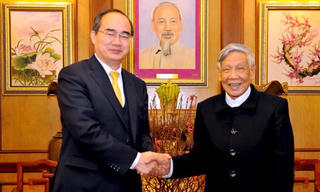 Chủ tịch Nguyễn Thiện Nhân thăm chúc Tết nguyên Tổng Bí thư Đỗ Mười, Lê Khả Phiêu