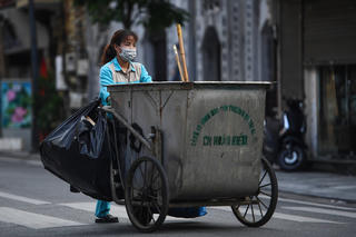 Những người bên cạnh hiểm nguy