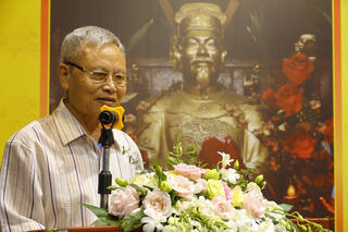 Tiến sĩ sử học Đinh Công Vỹ: Bóng đao ánh kiếm chạnh niềm thiên thu