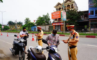Hơn 2.000 trường hợp không đội mũ bảo hiểm bị phát hiện xử lý