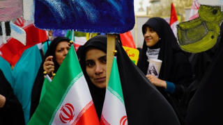 Iran cảnh báo đáp trả nếu Mỹ gia hạn lệnh cấm vận
