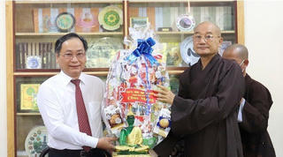 Lãnh đạo tỉnh Khánh Hòa thăm, chúc mừng Đại lễ Phật đản năm 2020