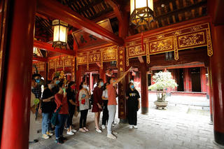 Khởi động lại 'guồng quay'