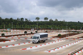 Lùi thời gian áp dụng bộ câu hỏi mới thi sát hạch lái xe đến 1/8