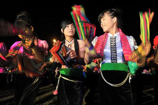 Đặc sắc vòng Xòe