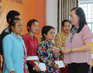 Cần Thơ: Tập đoàn T&T trao 500 triệu đồng hỗ trợ bà con nghèo gặp khó khăn do dịch bệnh Covid-19