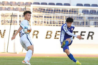 Chờ luật mới áp dụng ở V-League