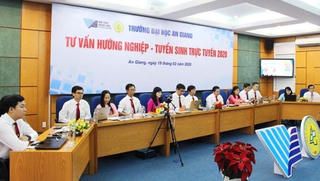 Tuyển sinh nghề: Tư vấn trực tuyến lên ngôi