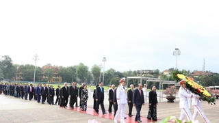 Lãnh đạo Đảng, Nhà nước, MTTQ Việt Nam vào Lăng viếng Chủ tịch Hồ Chí Minh