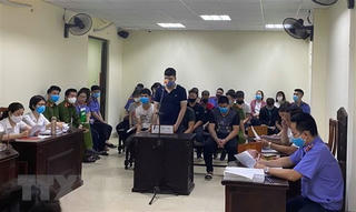 10 đối tượng bốc đầu xe quanh hồ Hoàn Kiếm lĩnh án tù