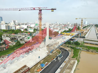 Ngắm cây cầu dây văng đầu tiên ở Thanh Hóa sắp hoàn thành