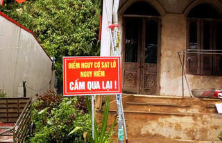 Xã Linh Sơn - Thanh Hóa: Phương án nào cho 27 hộ dân trong vùng sạt lở nguy hiểm?