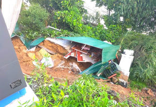 Sống bất an trong vùng sạt lở