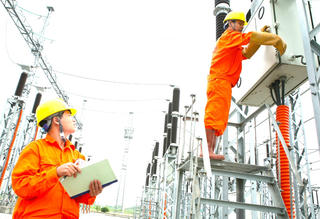 Điều chỉnh giảm giá điện: Vì sao EVN không muốn hậu kiểm?