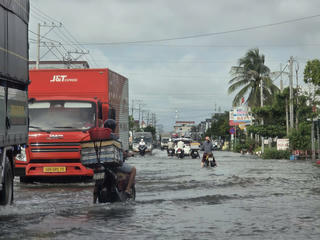 Triều cường dâng cao, Quốc lộ 1A đoạn qua tỉnh Cà Mau ngập nặng