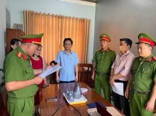 Quảng Ngãi: Cán bộ địa chính bị bắt vì cấp sổ đỏ sai luật
