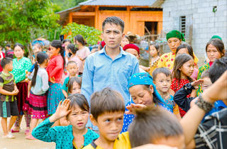 Hướng tới Đại hội thi đua yêu nước toàn quốc lần thứ XI: Người Bí thư hiến đất gieo chữ cho bản Mông