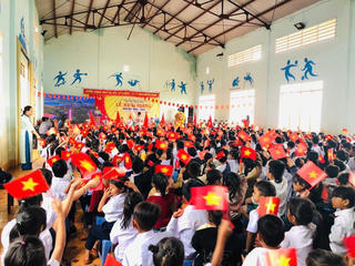 Gia Lai: 100% học sinh Trường Tiểu học Đak Sơmei đã có đủ sách giáo khoa