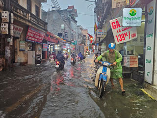 Nhiều khu vực trên cả nước có mưa, cục bộ có nơi mưa rất to