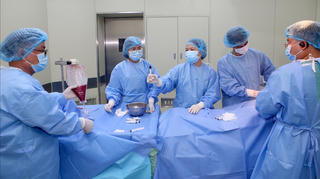 Thực hiện thành công ca ghép tủy đồng loại đầu tiên từ mẹ cho con tại Việt Nam