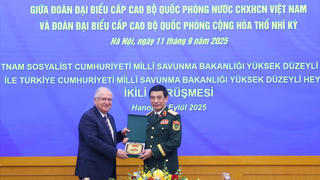 Đại tướng Phan Văn Giang hội đàm với Bộ trưởng Bộ Quốc phòng Thổ Nhĩ Kỳ