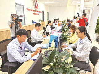 TP Hồ Chí Minh gỡ vướng chi trả lương tại các phường, xã