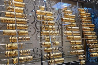 Giá vàng thế giới lần đầu tiên vượt qua mốc 3.600 USD