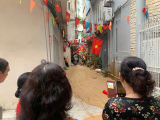 Bùn nhão lại phun trào trên đường Giang Văn Minh khi đào ga ngầm Nhổn - Ga Hà Nội