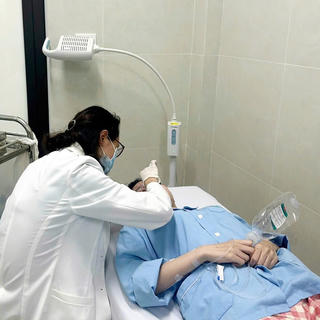 Lằn ranh mong manh giữa làm đẹp và hiểm họa