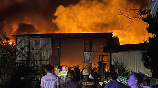 Cháy lớn kho phế liệu ở Quảng Ngãi