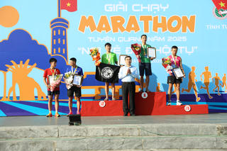 Chủ tịch MTTQ Việt Nam tỉnh Tuyên Quang dự Giải chạy Marathon 
