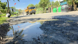 Đường gần 60 tỷ đồng xuống cấp, người dân bất an