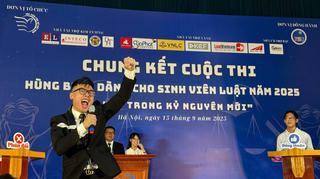 Sinh viên tranh tài hùng biện về ‘Luật trong kỷ nguyên mới’