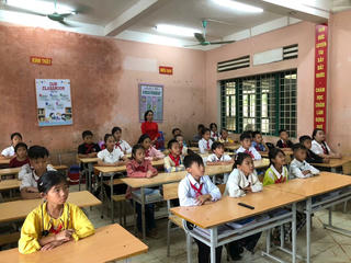 Thủ tướng chỉ đạo thực hiện miễn học phí, hỗ trợ bữa trưa cho học sinh