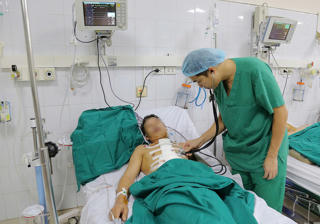 Quảng Ninh: Cứu sống bệnh nhân bị thương thấu tim