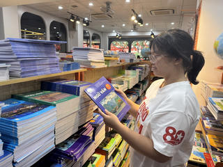 Thống nhất sách giáo khoa từ năm học 2026-2027: Khó hợp nhất từ 3 bộ hiện hành